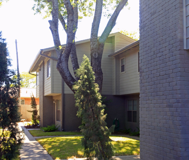 Polaris Townhomes in Austin, TX - Foto de edificio - Building Photo