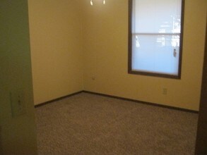 Forsythia Court Apartments in Louisville, KY - Building Photo - Interior Photo