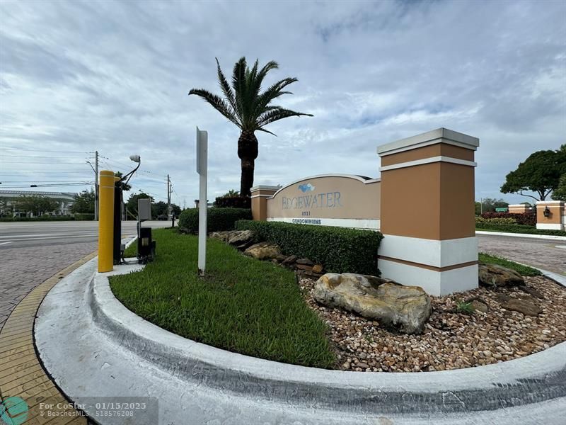 8891 Wiles Rd in Coral Springs, FL - Building Photo