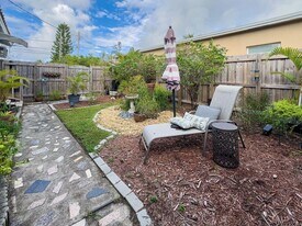 902 NE 34th St in Oakland Park, FL - Building Photo