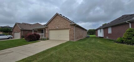 40184 Long Horn Dr in Sterling Heights, MI - Building Photo - Building Photo