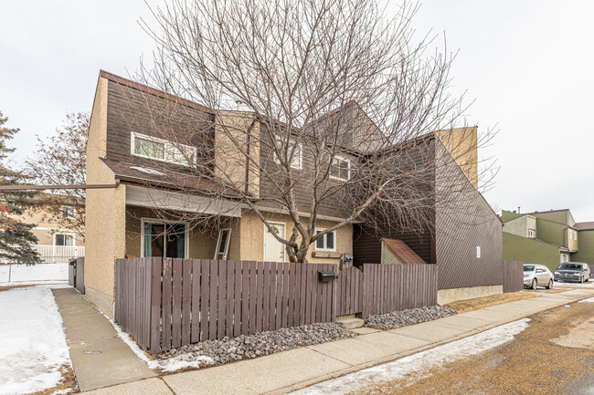 Pinetree Village in Edmonton, AB - Building Photo - Building Photo