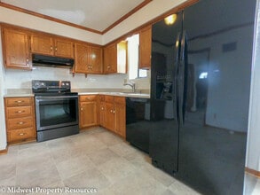 417 SE Bristol Dr in Lee's Summit, MO - Building Photo - Building Photo