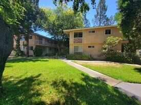 13530 Leadwell St, Unit 8 in Los Angeles, CA - Building Photo