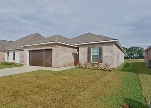 210 Peppercorn Wy in Lafayette, LA - Foto de edificio - Building Photo