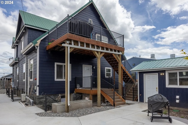 property at 415 SW 7th St