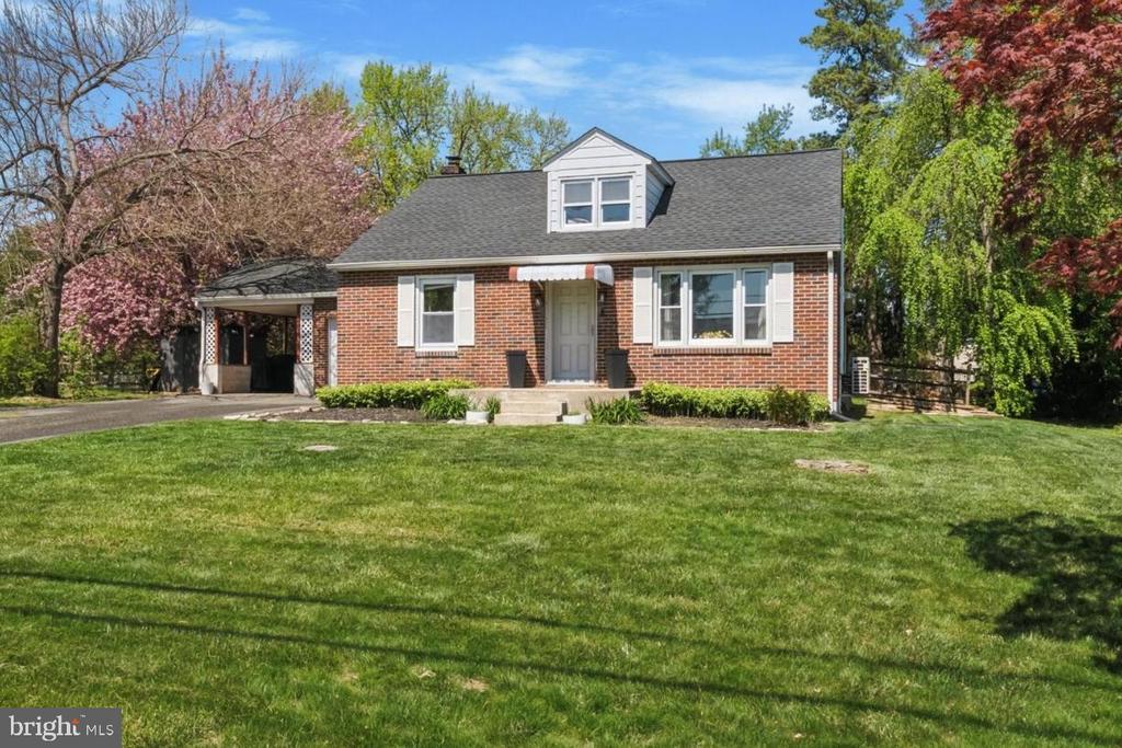 134-137 E 7 Stars Rd in Phoenixville, PA - Building Photo