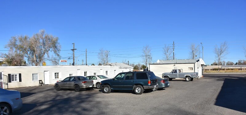 15770 E Colfax Ave in Aurora, CO - Building Photo