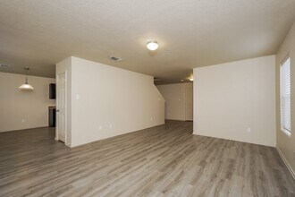 7510 Whispine in San Antonio, TX - Building Photo - Building Photo