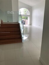 10957 NW 59th St in Doral, FL - Building Photo - Building Photo