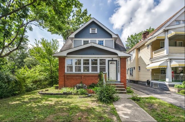 13016 Beachwood Ave in Cleveland, OH - Building Photo - Building Photo