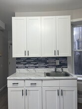 489 Kennedy Blvd, Unit 5 in Bayonne, NJ - Foto de edificio - Building Photo