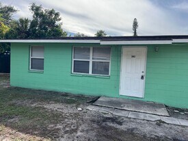 3007 14th St E in Bradenton, FL - Building Photo