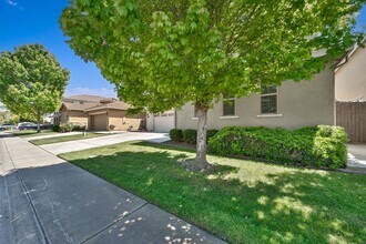 9952 Spring View Way in Elk Grove, CA - Building Photo - Building Photo