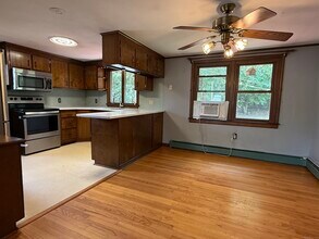 73 Driscoll Dr in Montville, CT - Building Photo - Building Photo