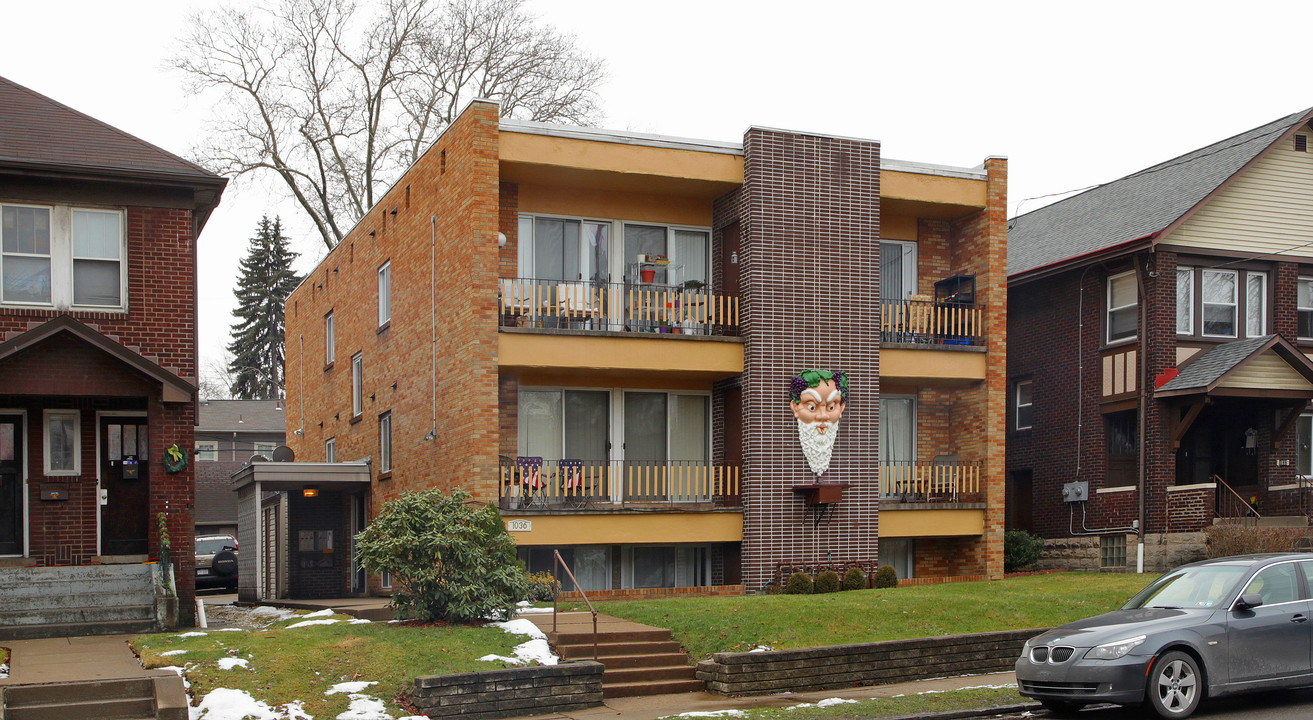 Apartment in Pittsburgh, PA - Building Photo