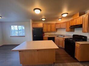 20074 Sally Ct in Bend, OR - Building Photo - Building Photo