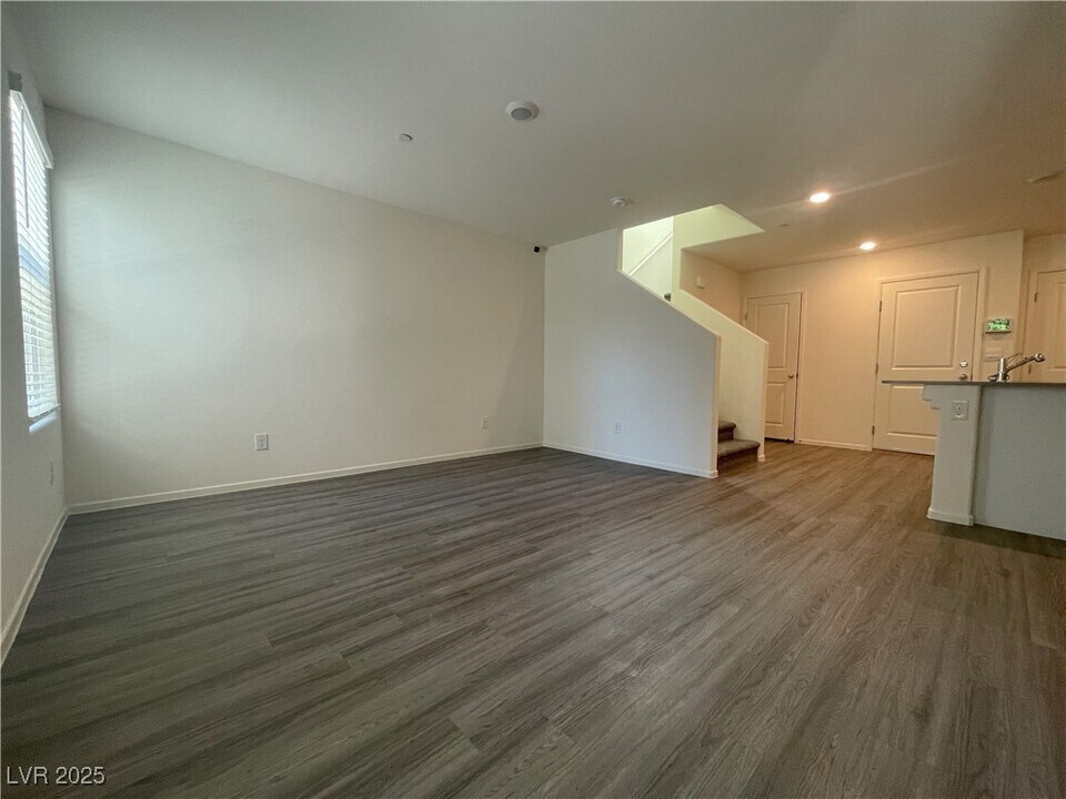 9926 Apricot Hls St in Las Vegas, NV - Foto de edificio