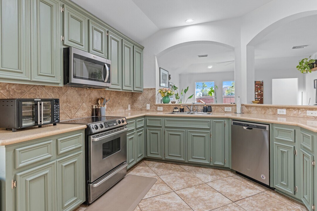 12304 Shady Brook Dr in Pearland, TX - Building Photo