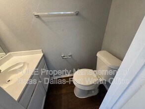 4004 W Pioneer Dr in Irving, TX - Foto de edificio - Building Photo