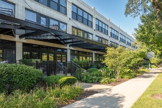 University Commons I in Chicago, IL - Building Photo - Building Photo