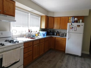 1909 Dewes St in Glenview, IL - Building Photo - Building Photo