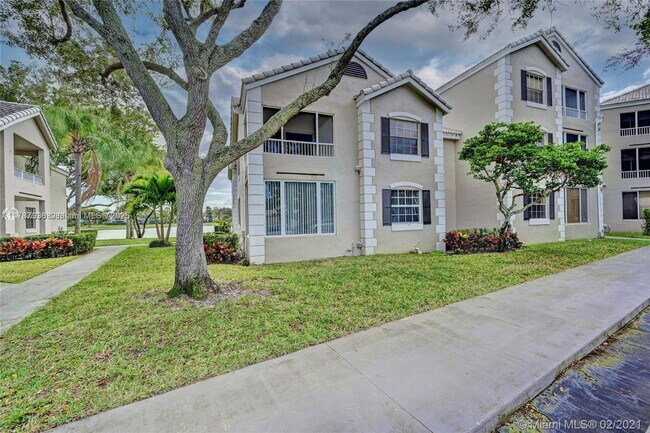 property at 2850 N Oakland Forest Dr