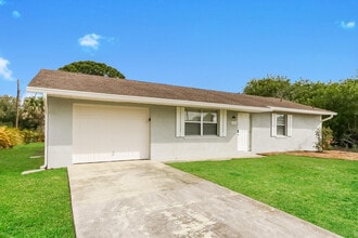 107 NE Twylite Terrace in Port St. Lucie, FL - Building Photo - Building Photo
