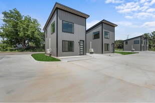 802 Old Wise Rd in Bowie, TX - Building Photo