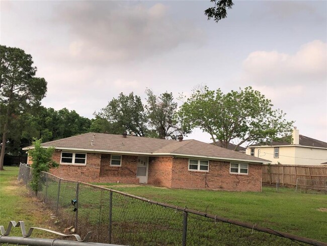 13902 Old Richmond Rd in Sugar Land, TX - Building Photo - Building Photo