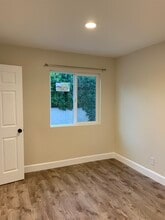 6470 W 84th Pl in Los Angeles, CA - Foto de edificio - Building Photo