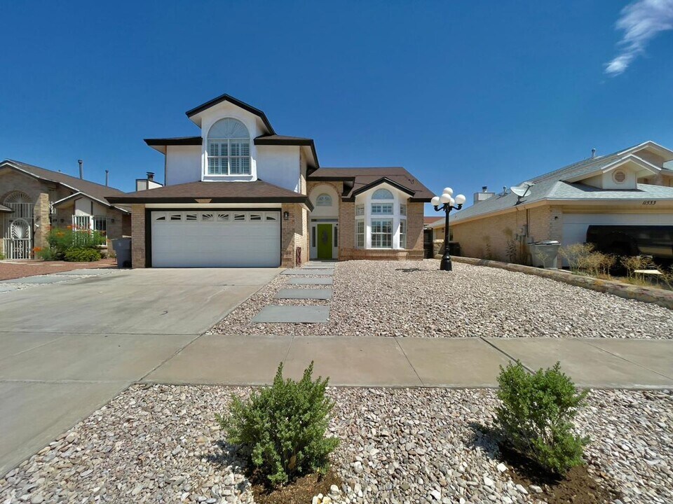 11529 Crazy Horse Dr in El Paso, TX - Building Photo