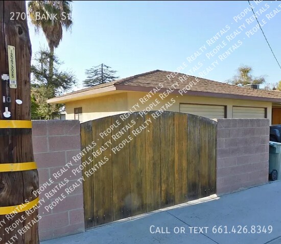 2701 Bank St in Bakersfield, CA - Building Photo - Building Photo