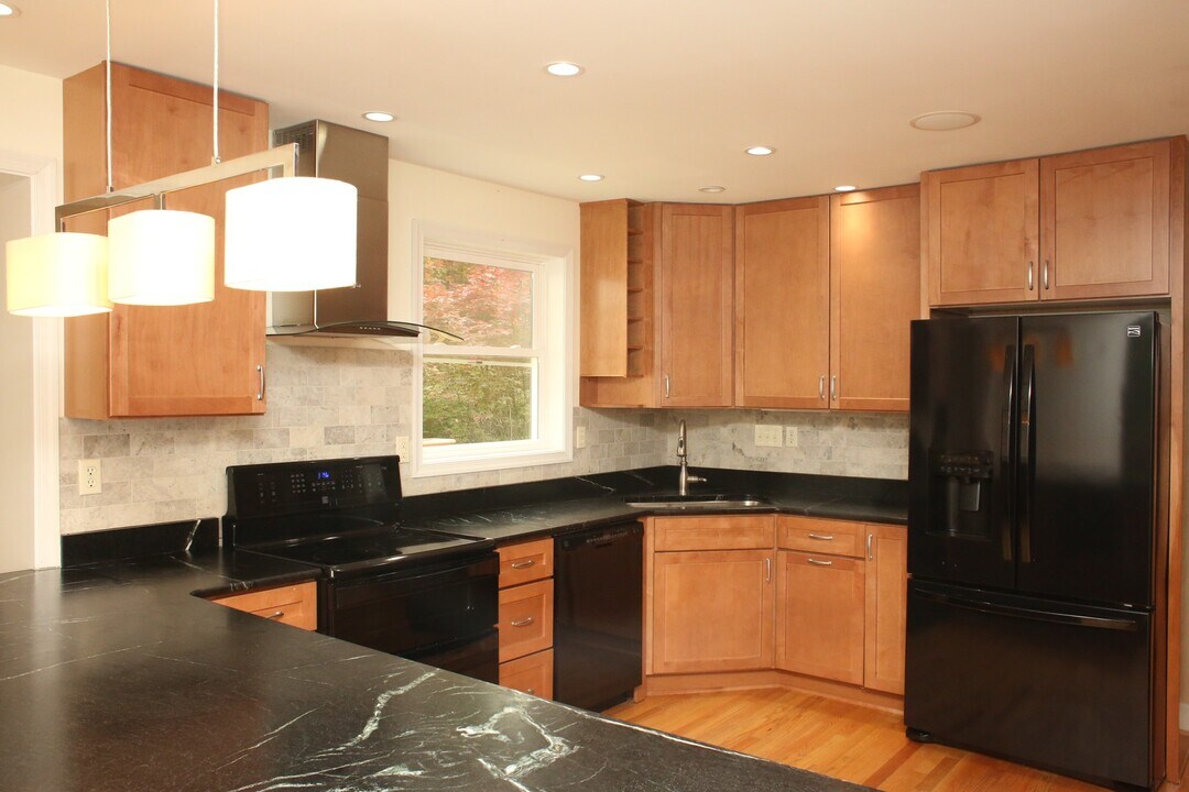 110 Warren Ln in Charlottesville, VA - Building Photo