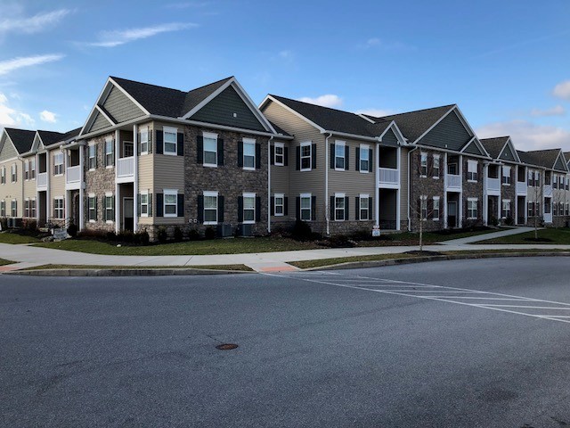 Kissel Hill Crest in Lititz, PA - Building Photo