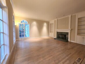 15 Isabella Ave in Atherton, CA - Building Photo - Building Photo