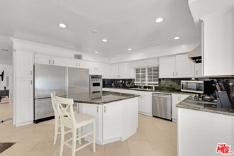 1131 S Swall Dr in Los Angeles, CA - Building Photo - Building Photo