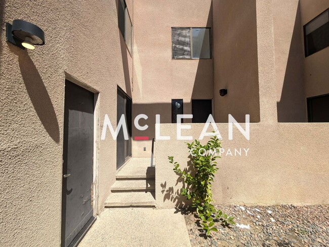 420 Village Square W in Palm Springs, CA - Building Photo - Building Photo