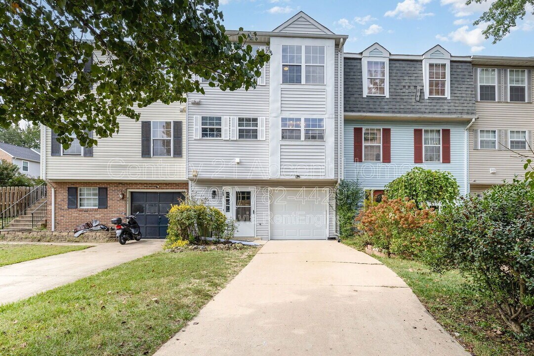 203 Blueridge Ct in Stafford, VA - Foto de edificio