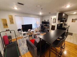 1423 Commonwealth Ave in Boston, MA - Building Photo - Building Photo