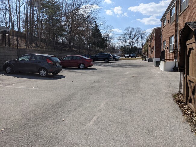 10128 Manchester Rd, Unit B in St. Louis, MO - Foto de edificio - Building Photo