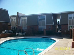 1000 NW 88th St-Unit -H14 in Oklahoma City, OK - Building Photo - Building Photo