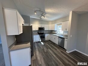 3840 Wakonda Dr in Bettendorf, IA - Building Photo - Building Photo