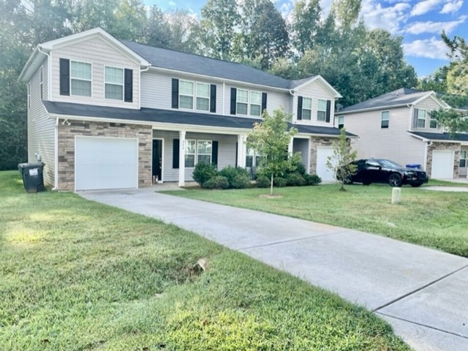 307 Village Creek Way in Salisbury, NC - Building Photo