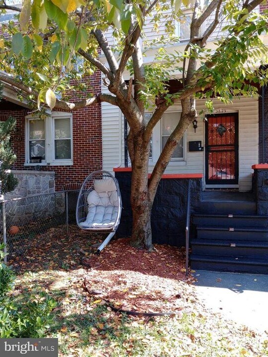 3625 Oakmont Ave in Baltimore, MD - Building Photo
