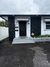 36 SE 5th St in Dania Beach, FL - Foto de edificio - Building Photo