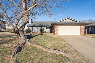 833 NW 118th St in Oklahoma City, OK - Building Photo - Building Photo