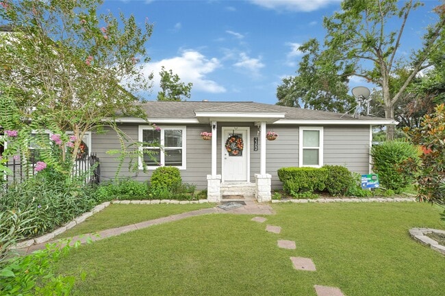 property at 2302 Hoskins Dr