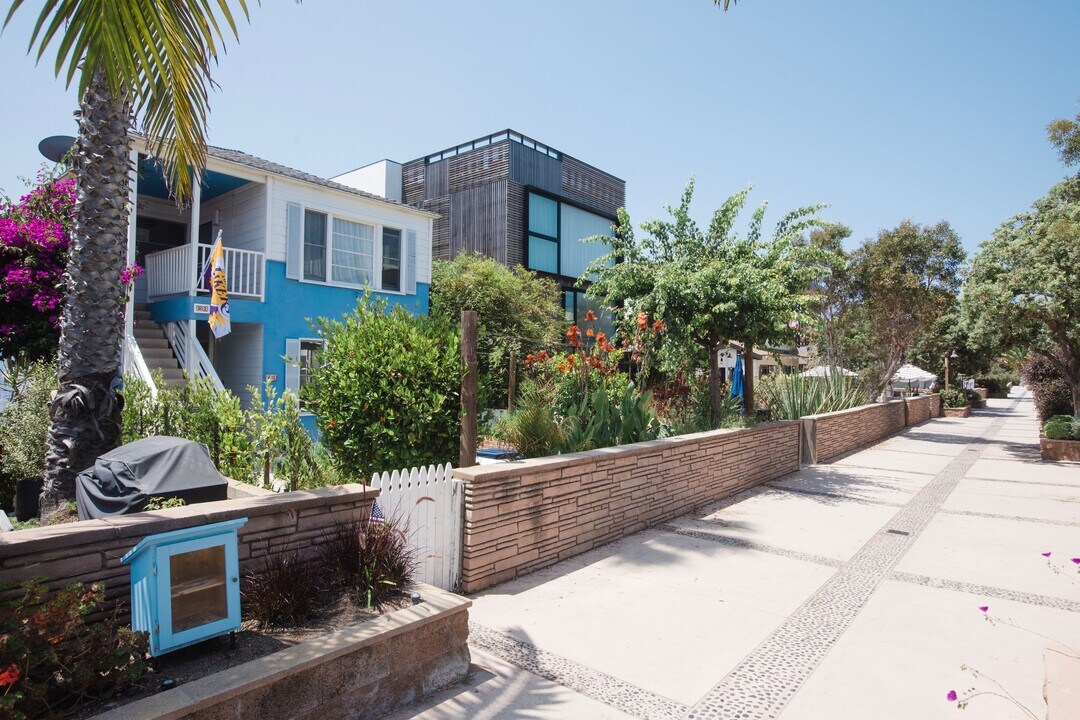 90 18th St in Hermosa Beach, CA - Building Photo