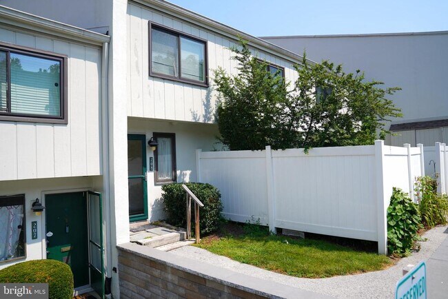 208 Summit House in West Chester, PA - Building Photo - Building Photo
